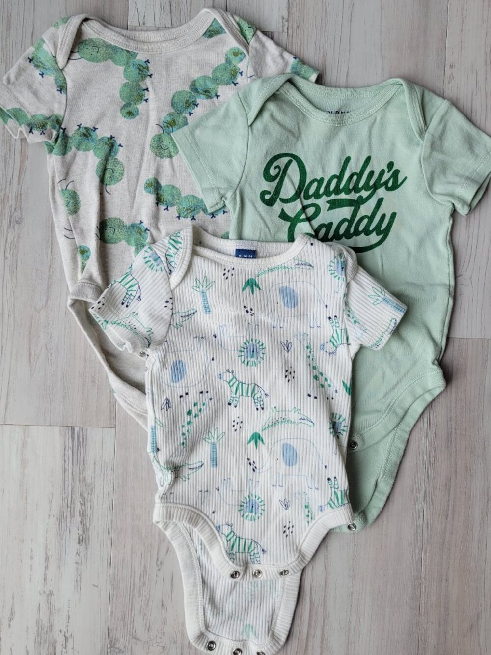 Old Navy Set of 3 Short Sleeved Onesies white green blue gray Baby 6-12 months